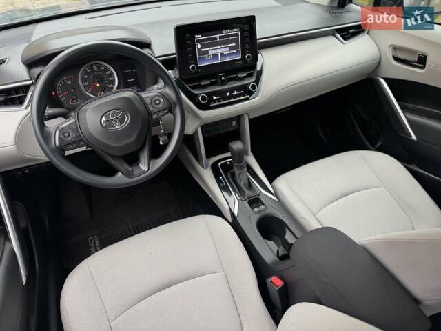 Серый Тойота Corolla Cross, объемом двигателя 2 л и пробегом 73 тыс. км за 22000 $, фото 3 на Automoto.ua