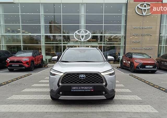 Серый Тойота Corolla Cross, объемом двигателя 2 л и пробегом 46 тыс. км за 33413 $, фото 4 на Automoto.ua