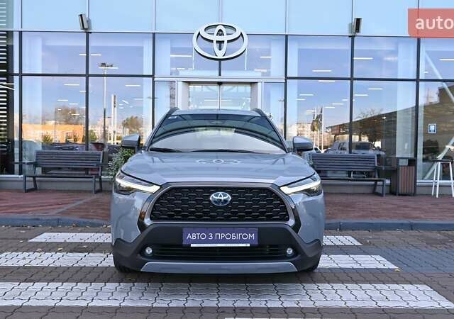 Серый Тойота Corolla Cross, объемом двигателя 2 л и пробегом 12 тыс. км за 31550 $, фото 4 на Automoto.ua
