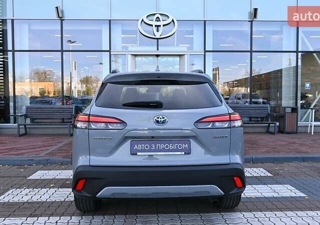 Серый Тойота Corolla Cross, объемом двигателя 2 л и пробегом 12 тыс. км за 31550 $, фото 3 на Automoto.ua