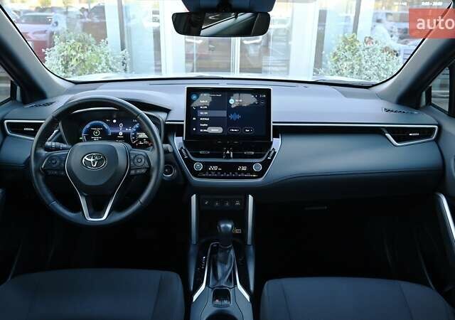 Серый Тойота Corolla Cross, объемом двигателя 2 л и пробегом 12 тыс. км за 31550 $, фото 7 на Automoto.ua