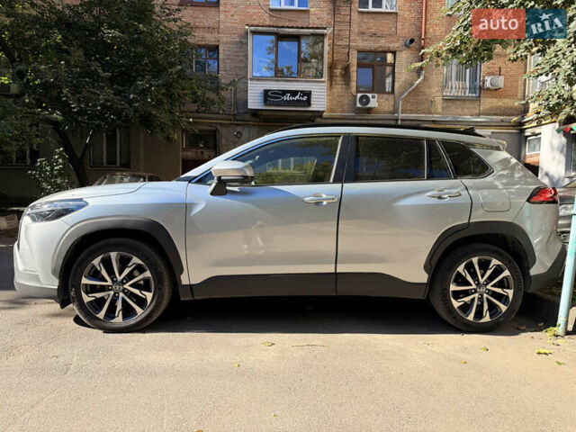 Серый Тойота Corolla Cross, объемом двигателя 2 л и пробегом 47 тыс. км за 34000 $, фото 2 на Automoto.ua