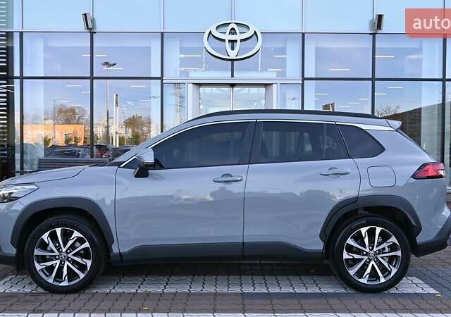 Серый Тойота Corolla Cross, объемом двигателя 2 л и пробегом 12 тыс. км за 31550 $, фото 2 на Automoto.ua