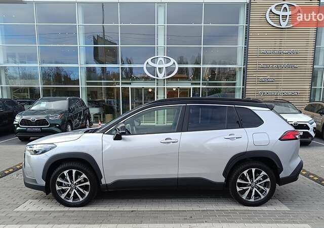 Серый Тойота Corolla Cross, объемом двигателя 2 л и пробегом 16 тыс. км за 39681 $, фото 2 на Automoto.ua