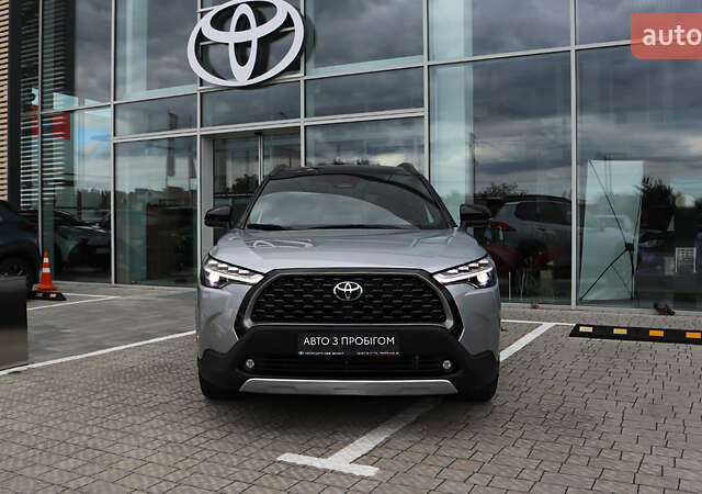 Серый Тойота Corolla Cross, объемом двигателя 1.99 л и пробегом 2 тыс. км за 37500 $, фото 4 на Automoto.ua