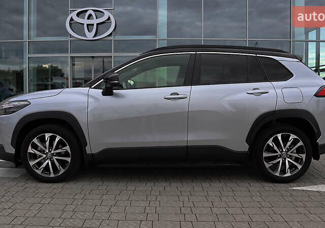 Серый Тойота Corolla Cross, объемом двигателя 1.99 л и пробегом 2 тыс. км за 37500 $, фото 2 на Automoto.ua