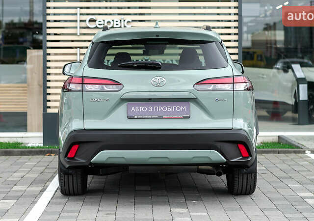 Зеленый Тойота Corolla Cross, объемом двигателя 2 л и пробегом 20 тыс. км за 37687 $, фото 3 на Automoto.ua