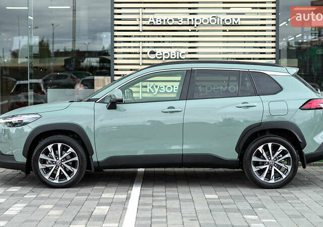 Зеленый Тойота Corolla Cross, объемом двигателя 2 л и пробегом 20 тыс. км за 37687 $, фото 2 на Automoto.ua
