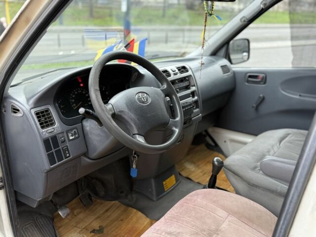 Белый Тойота Grand Hiace, объемом двигателя 2.5 л и пробегом 412 тыс. км за 4499 $, фото 6 на Automoto.ua