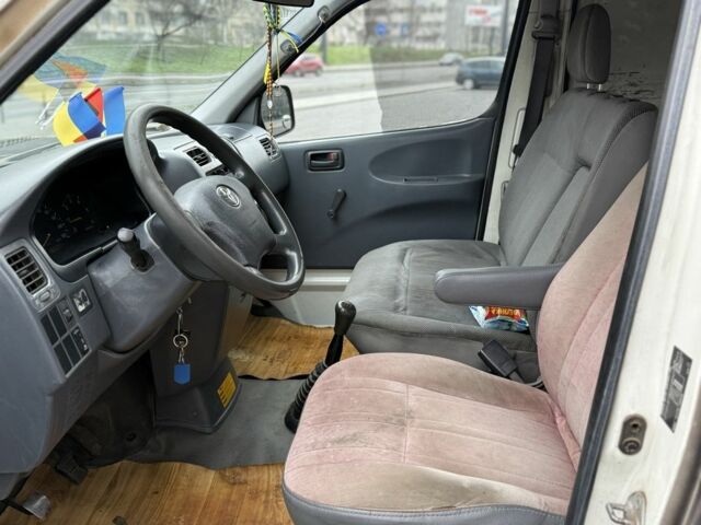 Белый Тойота Grand Hiace, объемом двигателя 2.5 л и пробегом 412 тыс. км за 4499 $, фото 9 на Automoto.ua