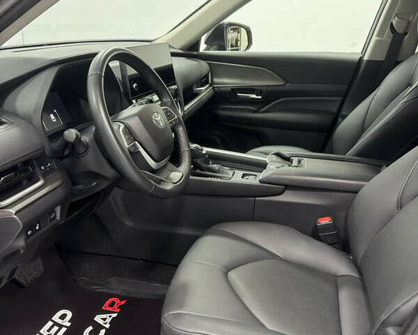 Черный Тойота Grand Highlander, объемом двигателя 2.5 л и пробегом 45 тыс. км за 67000 $, фото 44 на Automoto.ua