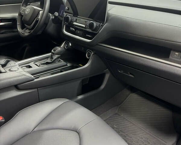 Черный Тойота Grand Highlander, объемом двигателя 2.5 л и пробегом 45 тыс. км за 67000 $, фото 34 на Automoto.ua