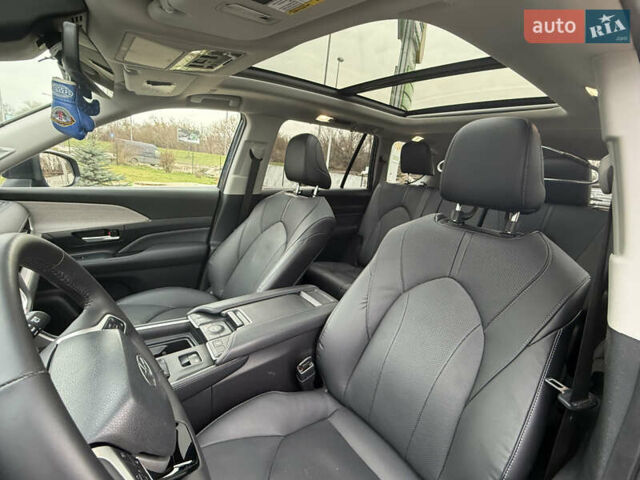 Сірий Тойота Grand Highlander, об'ємом двигуна 2.5 л та пробігом 33 тис. км за 69500 $, фото 18 на Automoto.ua