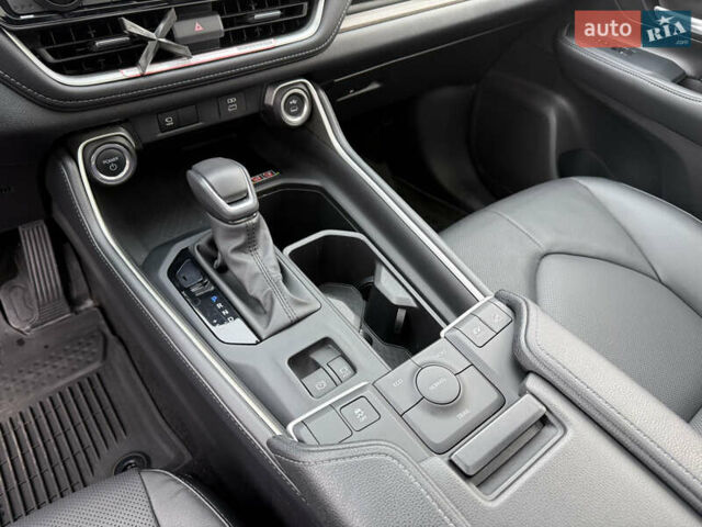 Сірий Тойота Grand Highlander, об'ємом двигуна 2.5 л та пробігом 33 тис. км за 69500 $, фото 17 на Automoto.ua