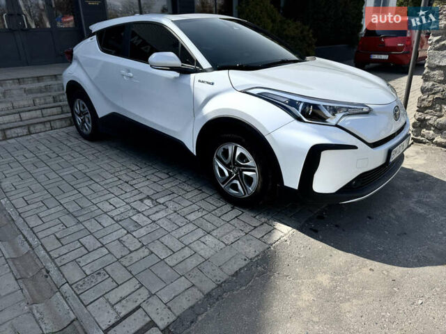 Белый Тойота Izoa, объемом двигателя 0 л и пробегом 33 тыс. км за 20300 $, фото 2 на Automoto.ua