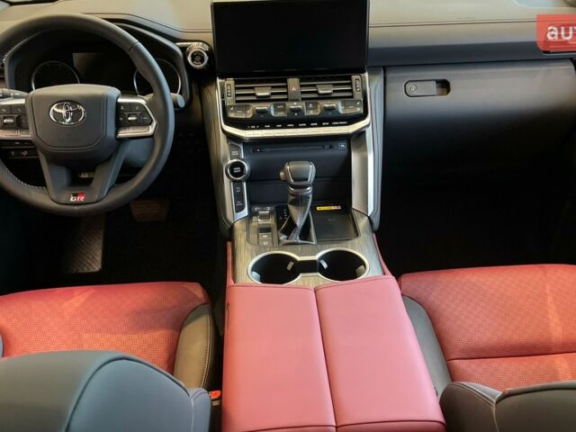 Тойота Land Cruiser 300, объемом двигателя 3.3 л и пробегом 0 тыс. км за 95908 $, фото 8 на Automoto.ua