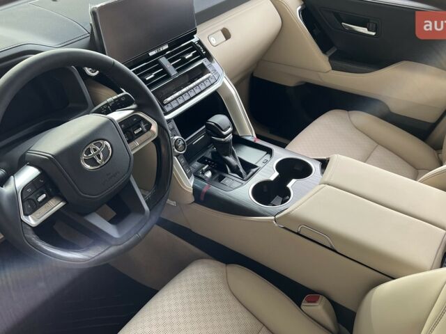 Тойота Land Cruiser 300, объемом двигателя 3.3 л и пробегом 0 тыс. км за 93215 $, фото 6 на Automoto.ua