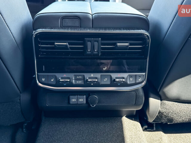 Тойота Land Cruiser 300, объемом двигателя 3.45 л и пробегом 0 тыс. км за 96805 $, фото 12 на Automoto.ua