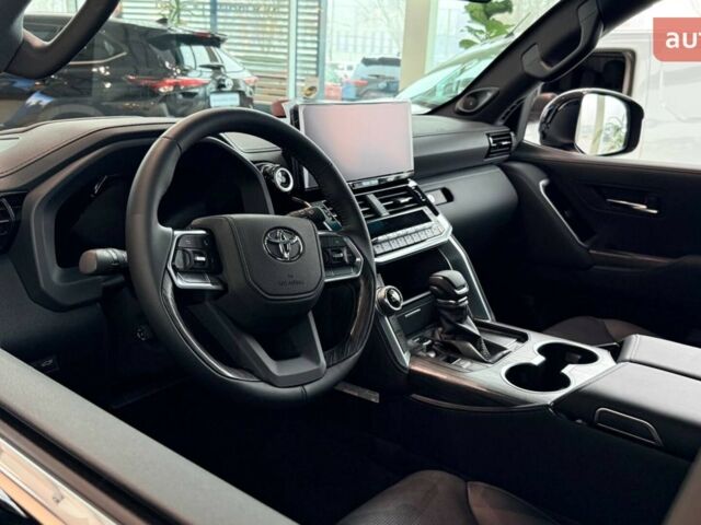 Тойота Land Cruiser 300, объемом двигателя 3.3 л и пробегом 0 тыс. км за 92723 $, фото 2 на Automoto.ua