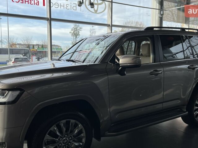Тойота Land Cruiser 300, объемом двигателя 3.3 л и пробегом 0 тыс. км за 93215 $, фото 4 на Automoto.ua