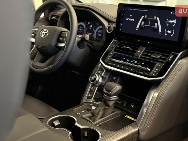 Тойота Land Cruiser 300, объемом двигателя 3.3 л и пробегом 0 тыс. км за 98034 $, фото 12 на Automoto.ua