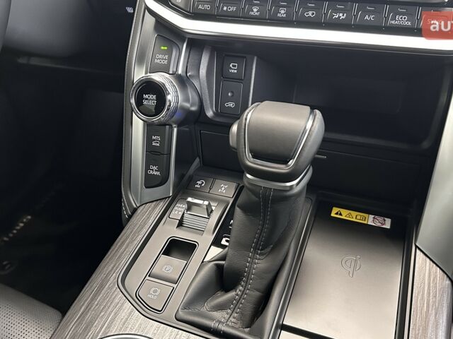 Тойота Land Cruiser 300, объемом двигателя 3.3 л и пробегом 0 тыс. км за 96948 $, фото 19 на Automoto.ua