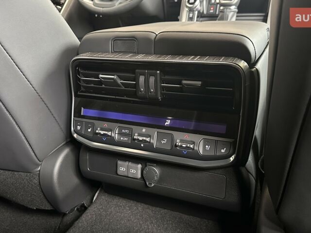 Тойота Land Cruiser 300, объемом двигателя 3.3 л и пробегом 0 тыс. км за 96948 $, фото 25 на Automoto.ua