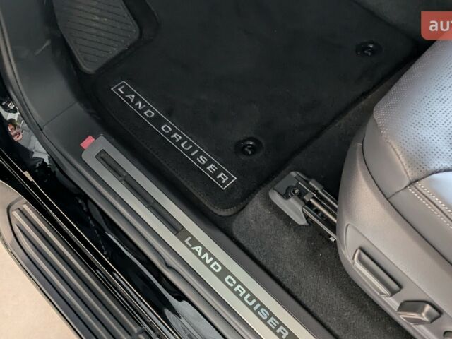 Тойота Land Cruiser 300, объемом двигателя 3.3 л и пробегом 0 тыс. км за 96506 $, фото 2 на Automoto.ua