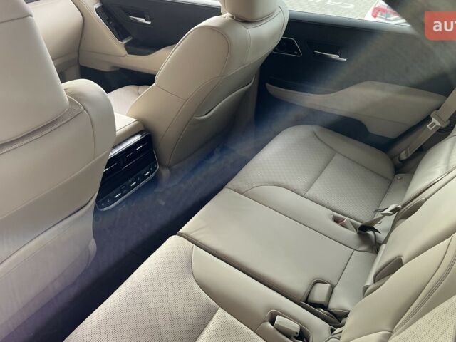 Тойота Land Cruiser 300, объемом двигателя 3.3 л и пробегом 0 тыс. км за 93215 $, фото 7 на Automoto.ua