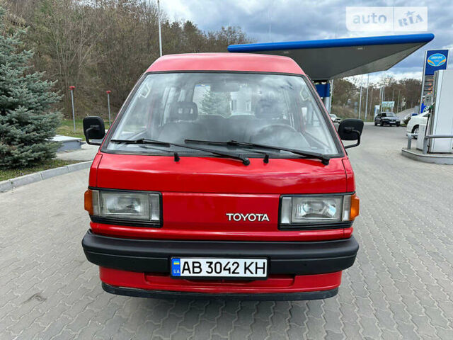 Красный Тойота LiteAce, объемом двигателя 1.5 л и пробегом 345 тыс. км за 4999 $, фото 1 на Automoto.ua