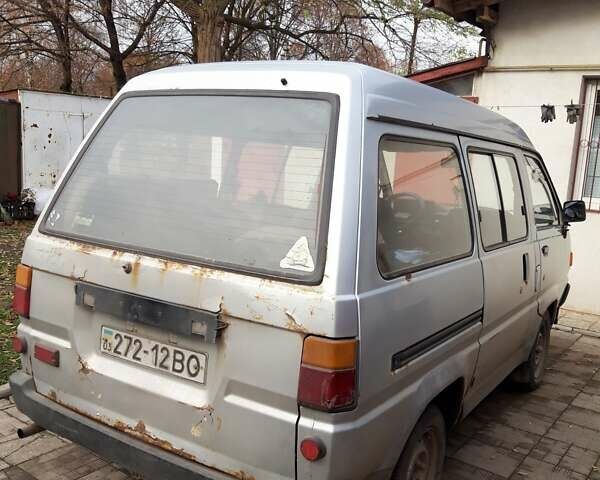 Серый Тойота LiteAce, объемом двигателя 1.5 л и пробегом 410 тыс. км за 2600 $, фото 2 на Automoto.ua