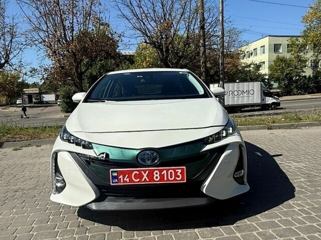 Белый Тойота Prius Prime, объемом двигателя 1.8 л и пробегом 159 тыс. км за 17700 $, фото 7 на Automoto.ua