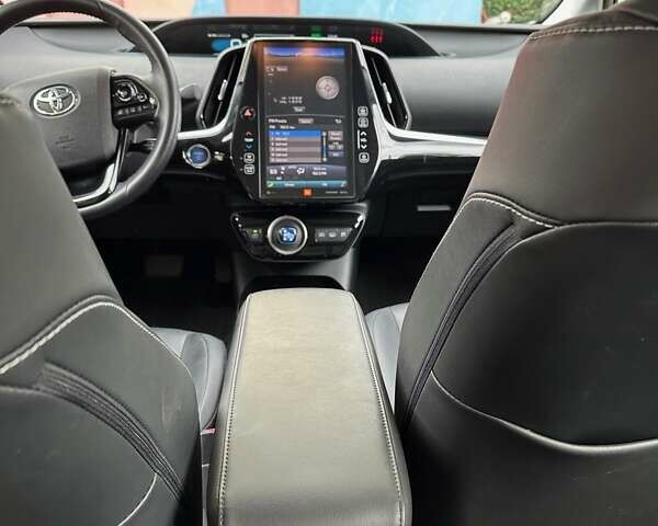 Білий Тойота Prius Prime, об'ємом двигуна 1.8 л та пробігом 127 тис. км за 23700 $, фото 11 на Automoto.ua