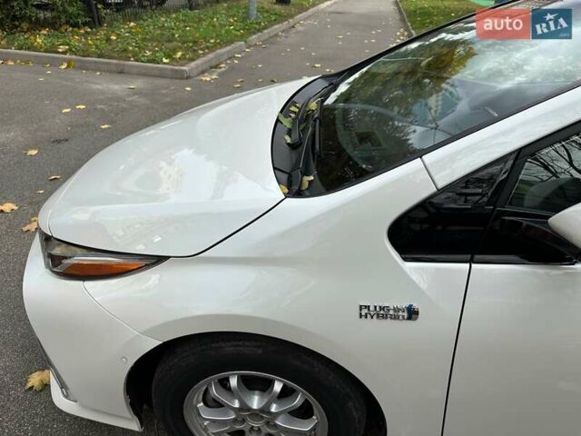 Тойота Prius Prime 2019 в Киеве на Automoto.ua Белый Тойота Prius Prime, объемом двигателя 1.8 л и пробегом 127 тыс. км за 23700 $, фото 2 на Automoto.ua