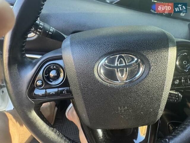 Белый Тойота Prius Prime, объемом двигателя 1.8 л и пробегом 68 тыс. км за 21500 $, фото 12 на Automoto.ua