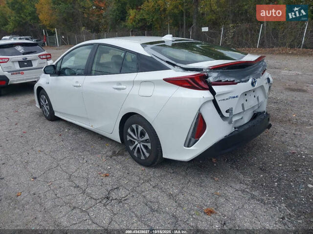 Белый Тойота Prius Prime, объемом двигателя 1.8 л и пробегом 54 тыс. км за 5000 $, фото 2 на Automoto.ua