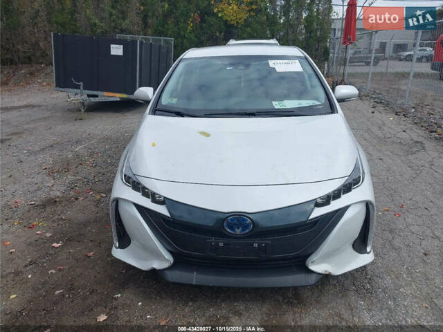 Белый Тойота Prius Prime, объемом двигателя 1.8 л и пробегом 54 тыс. км за 5000 $, фото 4 на Automoto.ua