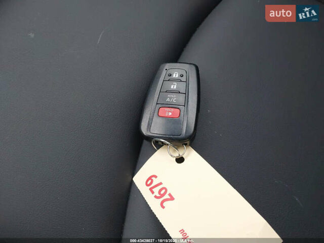 Белый Тойота Prius Prime, объемом двигателя 1.8 л и пробегом 54 тыс. км за 5000 $, фото 13 на Automoto.ua