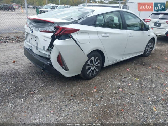 Белый Тойота Prius Prime, объемом двигателя 1.8 л и пробегом 54 тыс. км за 5000 $, фото 3 на Automoto.ua