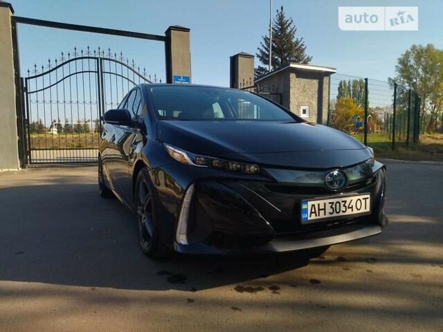 Черный Тойота Prius Prime, объемом двигателя 1.8 л и пробегом 9 тыс. км за 24750 $, фото 3 на Automoto.ua