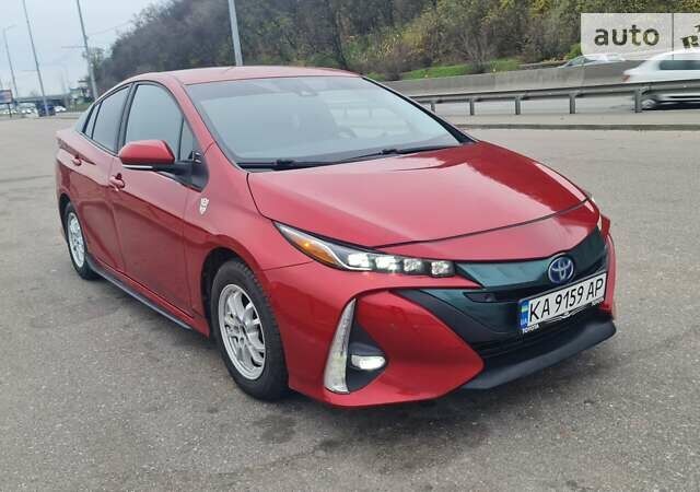 Красный Тойота Prius Prime, объемом двигателя 1.8 л и пробегом 116 тыс. км за 17499 $, фото 5 на Automoto.ua