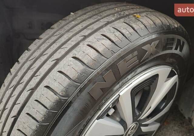 Красный Тойота Prius Prime, объемом двигателя 1.8 л и пробегом 81 тыс. км за 18000 $, фото 46 на Automoto.ua