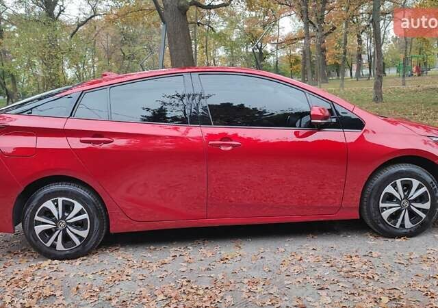 Красный Тойота Prius Prime, объемом двигателя 1.8 л и пробегом 81 тыс. км за 18000 $, фото 10 на Automoto.ua