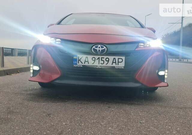 Красный Тойота Prius Prime, объемом двигателя 1.8 л и пробегом 116 тыс. км за 17499 $, фото 4 на Automoto.ua