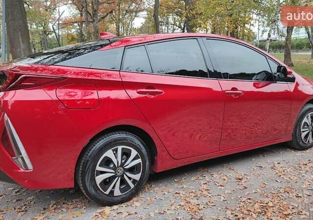Красный Тойота Prius Prime, объемом двигателя 1.8 л и пробегом 81 тыс. км за 18000 $, фото 9 на Automoto.ua