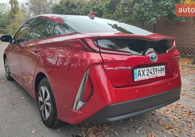 Красный Тойота Prius Prime, объемом двигателя 1.8 л и пробегом 81 тыс. км за 18000 $, фото 5 на Automoto.ua