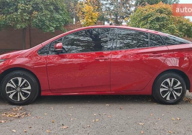 Красный Тойота Prius Prime, объемом двигателя 1.8 л и пробегом 81 тыс. км за 18000 $, фото 2 на Automoto.ua