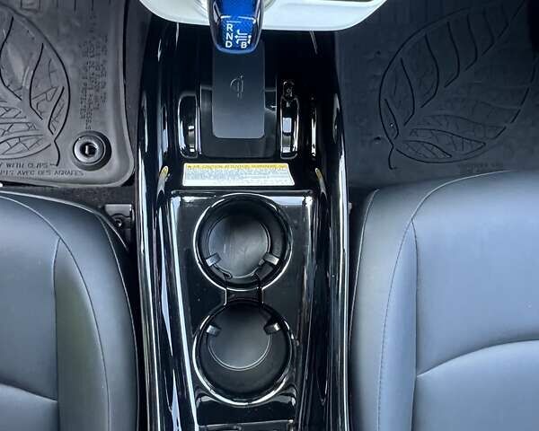 Красный Тойота Prius Prime, объемом двигателя 1.8 л и пробегом 136 тыс. км за 17700 $, фото 11 на Automoto.ua