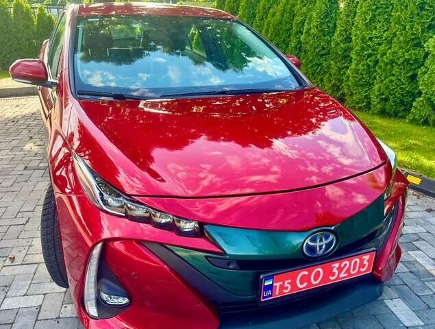 Красный Тойота Prius Prime, объемом двигателя 1.8 л и пробегом 67 тыс. км за 18400 $, фото 3 на Automoto.ua