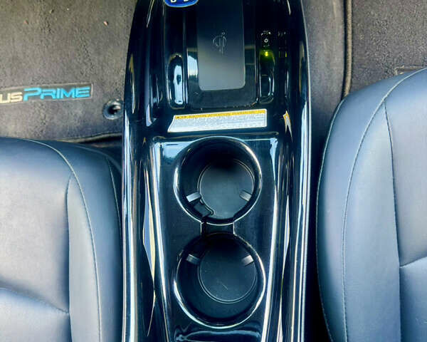 Красный Тойота Prius Prime, объемом двигателя 1.8 л и пробегом 67 тыс. км за 18400 $, фото 16 на Automoto.ua